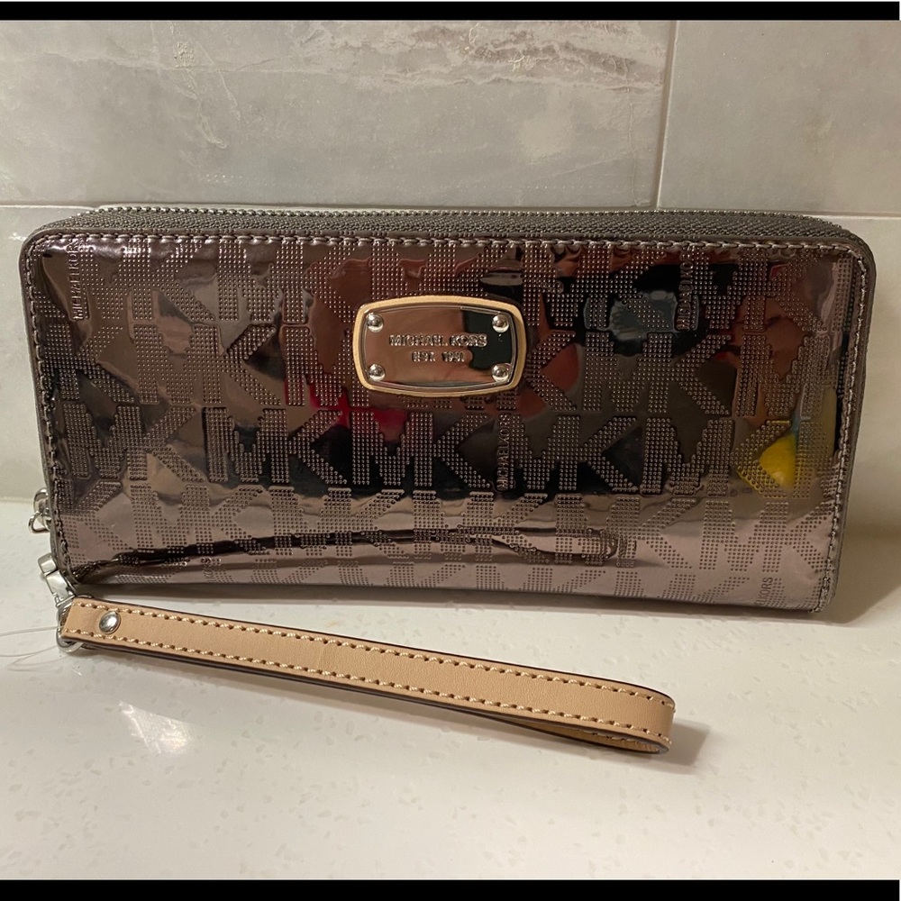 Michael Kors Wristlet *NWT